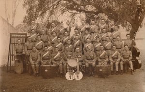Ensimmäisen pataljoonan pataljoona, Queens Own Royal West Kent -rykmentti. Poona, Intia, 1 tekijältä Unbekannt