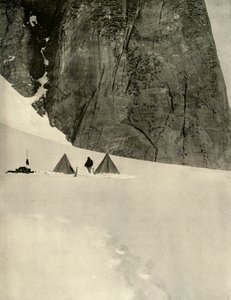 Leiri graniittipilarin alla, puolen mailin päässä alemmasta jäätikkövarannosta...27. tammikuuta 1909 tekijältä Unbekannt
