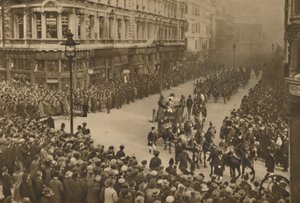 The City Lines Queen Victoria Street katsomaan New Lord Mayoria ja hänen kulkueensa, vuodelta 1935. tekijältä Unbekannt