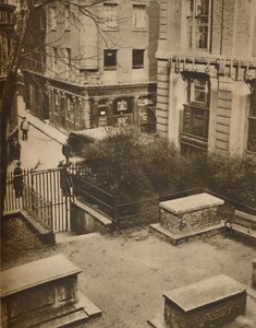 Coopers Arms from Churchyard of St. Olaves, Silver Street, vuodelta 1935. tekijältä Unbekannt