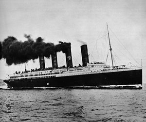 Lusitania täydellä vauhdilla, 1915 tekijältä Unbekannt