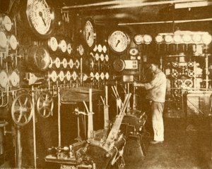 Aquitanian pääkoneen ohjausalusta., c1930. tekijältä Unbekannt