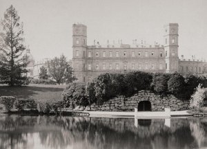 Palatsin pääjulkisivu Gatchinassa, 1870-1880 tekijältä Unbekannt