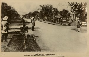 Mall, Rawalpindi - Kaukana Lockhartsin muistomerkkiä kohti, c1918-c1939. tekijältä Unbekannt