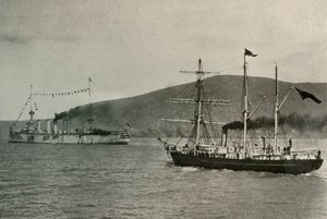 Nimrod ohittaa H.M.S. Tehokas,...Lytteltonin satamassa, 1. tammikuuta 1908, 1909. tekijältä Unbekannt