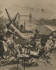 Uima-allas Langbourne Club for City Womenin kattopuutarhasta, 1920-luku, n. 1935. tekijältä Unbekannt