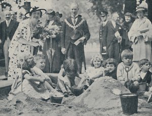 Kuningatar avaa lasten leikkikentän, 1936, 1937. tekijältä Unbekannt