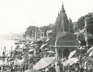 Vishnu-lampi ja Ghat, Benares, Intia, 1895. tekijältä Unbekannt
