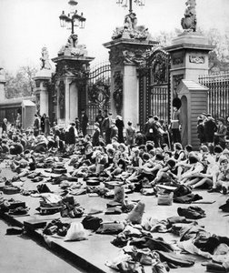 Lasten juhlapäivä, Buckinghamin palatsi, Lontoo, 1935 tekijältä Unbekannt