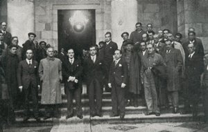 Baskimaan hallituksen pää (tai legendaarinen) Jose Antonio Aguirre ja hallituksen jäsenet, Barcelona. Jubert Figuerasin yksityinen säätiö. tekijältä Unbekannt