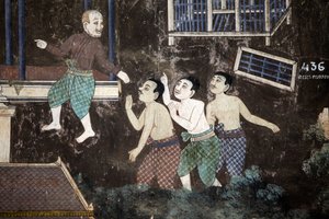 Hopeisen pagodin yhdistelmäseinien sisäosa on peitetty seinämaalauksilla, jotka kuvaavat tarinoita Reamkerista, eli klassisen intialaisen eeposen, Ramayana-khmerien versiosta. Jotkut seinämaalausten osat ovat huonokuntoisia ja säävaurioita. Seinämaalaukset tekijältä Unbekannt