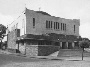 Hiljattain rakennettu neologinen synagoga Zilinassa Slovakiassa, jonka suunnitteli Peter Behrens vuonna 1928 tekijältä Unbekannt