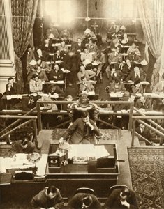 Dail Eireannin eli edustajainhuoneen avajaiset Dublinissa, Irlannissa, 9. syyskuuta 1922, 1935. tekijältä Unbekannt