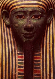 Psametikin sarkofagi (664-610 eKr.) yksityiskohta kasvoista, egyptiläinen tekijältä Unbekannt