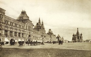 Ylimmät kaupparivit Punaisella torilla, Moskovassa, Venäjällä, 1910-luku tekijältä Unbekannt