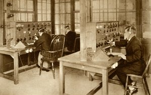 Langaton lähetyshuone Croydon Aerodromessa Etelä-Lontoossa, 1928, 1935. tekijältä Unbekannt