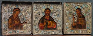 Triptyykki Kristuksen, Neitsyen ja Pyhän Johannes evankelistan kanssa, 1800-luku. tekijältä Unbekannt