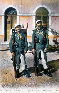 Kaksi ranskalaista muukalaislegionääriä, 1900-luku tekijältä Unbekannt