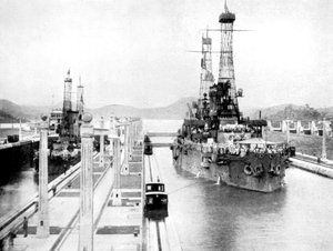 Yhdysvaltain sotamiehet kulkemassa sulun läpi, Panaman kanava, Panama, 1926 tekijältä Unbekannt