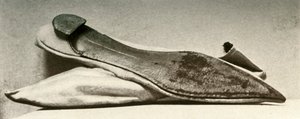 Valkoiset satiiniset häätossut, 1800, 1937. tekijältä Unbekannt
