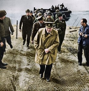 Winston Churchill Reinin toisella puolella. Ulos Saksaan! Eteenpäin voittoon!, 1945 tekijältä Unbekannt
