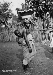 Nainen ja lapsi, Sierra Leone, 1900-luku tekijältä Unbekannt