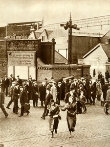 Työntekijät lähtivät...kun Cunarder 534:n rakentaminen keskeytettiin joulukuussa 1931, 1935. tekijältä Unbekannt