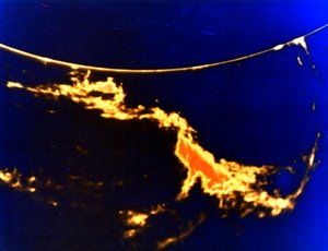 Röntgenkuva auringonpurkauksesta tekijältä Unbekannt