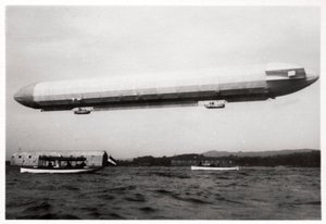 Zeppelin LZ3 ilmassa, Saksa, c1906-1908 1933 tekijältä Unbekannt