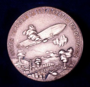Zeppelin-ilmalaiva toiminnassa ensimmäisen maailmansodan aikana, 1914 tekijältä Unbekannt