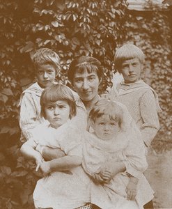 Zinaida Serebriakova lastensa kanssa, 1920-luku tekijältä Unbekannt