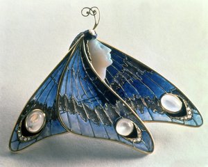 Art nouveau -riipus perhosen muodossa, n. 1900 (emali ja vuolukivi) tekijältä Unbekannt Unbekannt