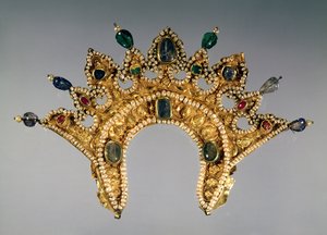 Venäläinen diadeemi, kultasetti helmillä ja puolijalokiveillä, 1600-luvun alku tekijältä Unbekannt Unbekannt
