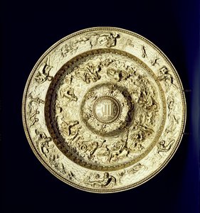 Hopeakullattu allas, kohokuvioitu, haalattu ja kaiverrettu, ranska, n. 1560-83 tekijältä Unbekannt Unbekannt
