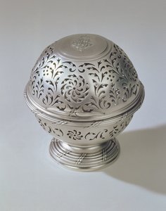 Saippualaatikko, osa setistä, jossa on putki ja allas, kirjoittanut Francis Riel, Pariisi, 1771
