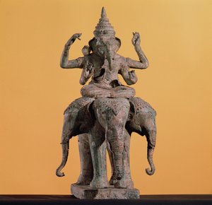 Hindujumala Ganeshin patsas (maalattu kivi)