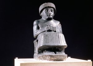 00324 Gudea, Lagashin prinssi, uussumerilaisen Ningizzadalle omistettu patsas Tellohista, muinaisesta Girsusta, noin 2130 eKr. (dioriitti) (katso myös 121795) tekijältä Unbekannt