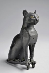 Bastet. Pienoispatsaan pronssimuotti (metalli). Matala aikakausi (750-332 eKr.) Egypti - Mitta cm 13 - Inventaarionumero 735, Musee d