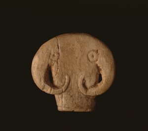 Häränpään amuletti, esidynastian egyptiläinen, Naqada IIa, n. 3500 eKr. (virtahevon norsunluu) tekijältä Unbekannt