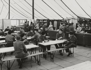 Ruokalateltta, Weybournen kesäleiri, huhtikuu 1954 (m/v kuva) tekijältä Unbekannt