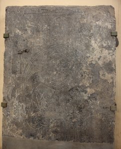 Tuomiokirkkokokoelma. Fragmentti kivilevystä. Bareljeef. Kirkon virkamies. Alkuperäkirkko (Saint-Quentin of Tournai. 1200-luvun loppu. Yksityiskohta. tekijältä Unbekannter Künstler
