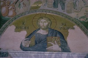 Kristus Majesteetissa, mosaiikki bysanttilaisen Choran Vapahtajan kirkon nartheksin oven yläpuolella (kuva) tekijältä Unbekannt