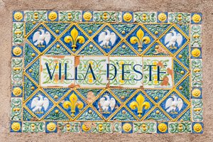 Värillinen lasitettu terrakottalevy; Villa d