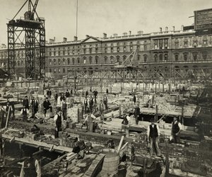 Uusien hallituksen toimistojen rakentaminen, Great George Street, Westminster, Lontoo, 24. syyskuuta 1902, Iso-Britannia (m/v kuva) tekijältä Unbekannter Künstler