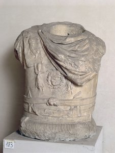 Cuirass, roomalainen (marmori) tekijältä Unbekannt