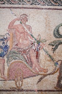 Yksityiskohta Dionysoksen voitosta - Jumalan paluu sotamatkalta Intiaan - Dionysos istuu kahden pantterin vetämissä vaunuissa - Pafoksen mosaiikit, Dionysoksen talo, 2. vuosisadan loppu jKr. - 2. vuosisadan loppu - Kypros - Voitto tekijältä William M. Timlin