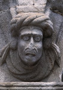 Yksityiskohta friisistä historiallisessa rakennuksessa Tasavallan aukiolla (Praca da Republica) Viana do Castelossa. Portugali tekijältä Benjamin Baud