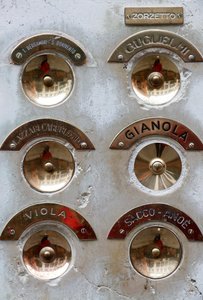 Ovikellon painikepaneeli, Venetsia, Italia (kuva) tekijältä Unbekannt