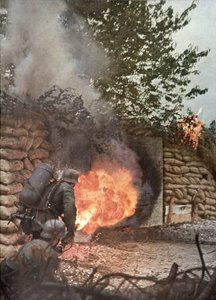 Tuli ja kuolema, Neuvostoliiton linnoitettu leiri räjähtää liekkeihin liekinheittimillä, Signal-lehdestä, nro 14, toinen painos, heinäkuu 1942 (kuva). tekijältä Unbekannter Künstler