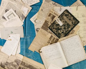 Ryhmä arkistomateriaalia, mukaan lukien kirjeenvaihto, sanomalehtileikkeet, piirustukset, patentit, luentomateriaalit ja uunimallit; tekijältä Unbekannt
